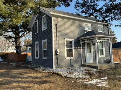15 S Adams Ave, Cedarville, IL 61013
