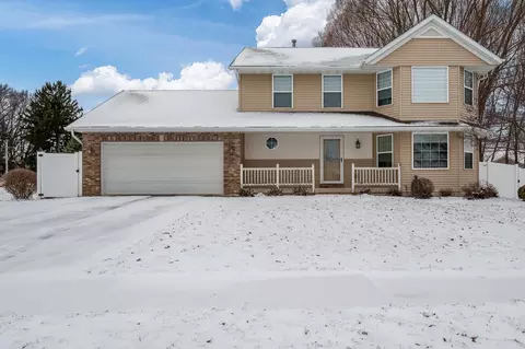 2501 Meadow View Ln, Rockford, IL 61102
