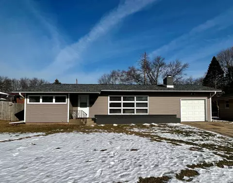 4010 Highcrest Rd, Rockford, IL 61107