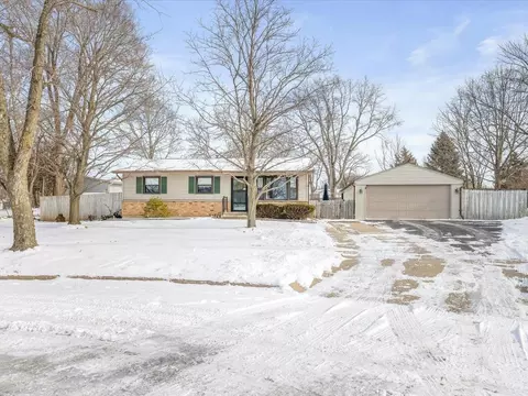 4533 Tenby Ct, Loves Park, IL 61111
