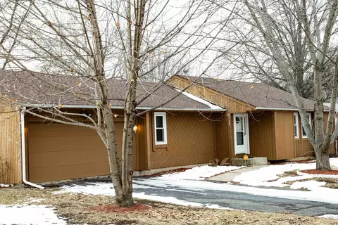3071 Breezeway Dr, Rockford, IL 61107