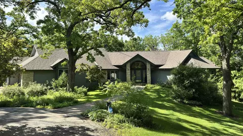 7 Colony Ct, Galena, IL 61036