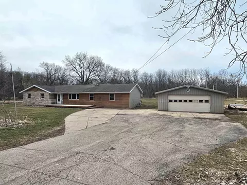 10582 Atwood Rd, Roscoe, IL 61073