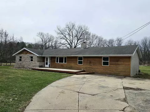 10582 Atwood Rd, Roscoe, IL 61073 photo 2