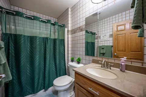 Bath - 2035 Hillsdown Rd, Lake Summerset, IL 61019 photo 2 of 4