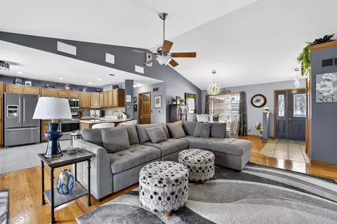 Living - 2035 Hillsdown Rd, Lake Summerset, IL 61019 photo 2 of 3