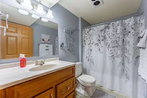 Bath - 2035 Hillsdown Rd, Lake Summerset, IL 61019 photo 1 of 4