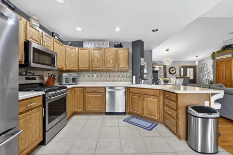 Kitchen - 2035 Hillsdown Rd, Lake Summerset, IL 61019 photo 2 of 3