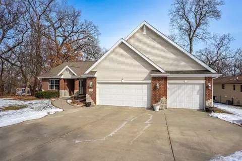 Exterior - 2035 Hillsdown Rd, Lake Summerset, IL 61019 photo 2 of 6