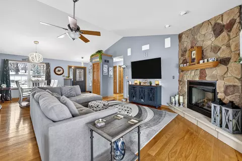 Living - 2035 Hillsdown Rd, Lake Summerset, IL 61019 photo 3 of 3