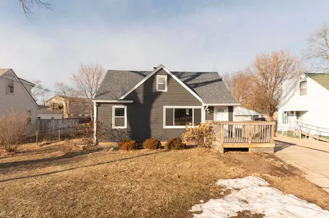 938 E Riverside Blvd, Loves Park, IL 61111