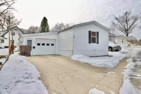 666 S Bluff Apt 402 St, South Beloit, IL 61080