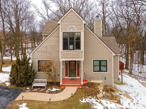 2 Briarwood Trl, Galena, IL 61036
