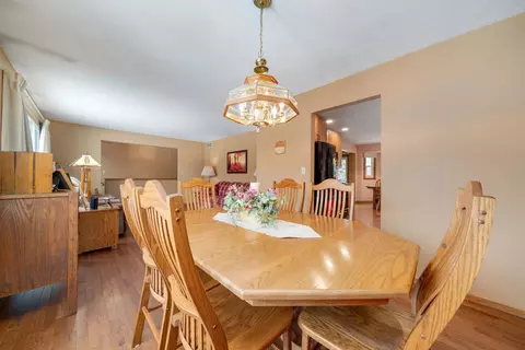 Dining - 6395 Greystone, Roscoe, IL 61073 photo 4 of 4