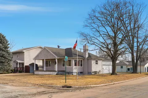 1215 W 20th St, Rock Falls, IL 61071