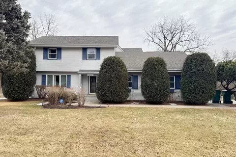 1926 Valencia Dr, Rockford, IL 61108