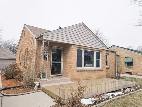 5006 Arlington St, Loves Park, IL 61111