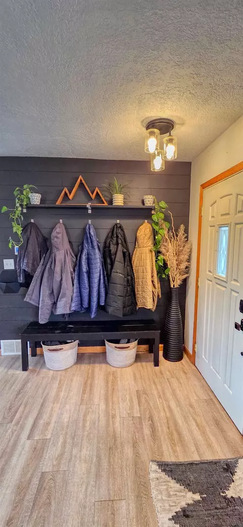 Entry Way - 515 Hill St, Lanark, IL 61046 photo 1 of 3