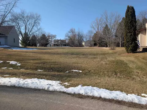 1592 Larchmont Dr, Lake Summerset, IL 61019