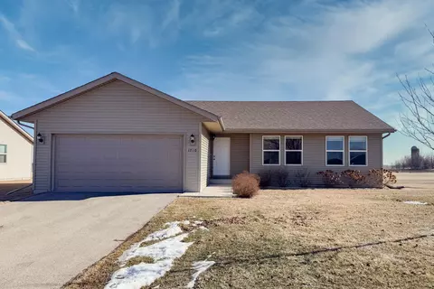 1710 Parkside Dr, Belvidere, IL 61008