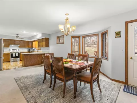 Dining - 548 Baintree Rd, Lake Summerset, IL 61019 photo 2 of 4