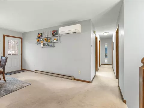 Entry Way - 548 Baintree Rd, Lake Summerset, IL 61019 photo 2 of 4