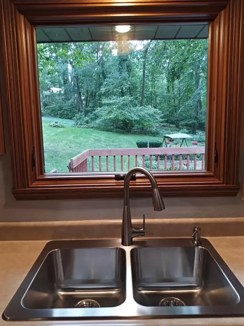 Kitchen - 548 Baintree Rd, Lake Summerset, IL 61019 photo 4 of 5