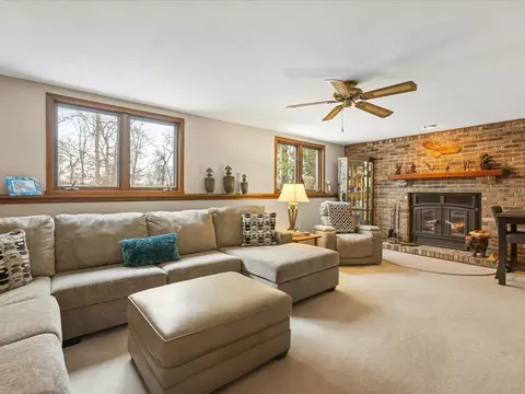 Living - 548 Baintree Rd, Lake Summerset, IL 61019 photo 7 of 9