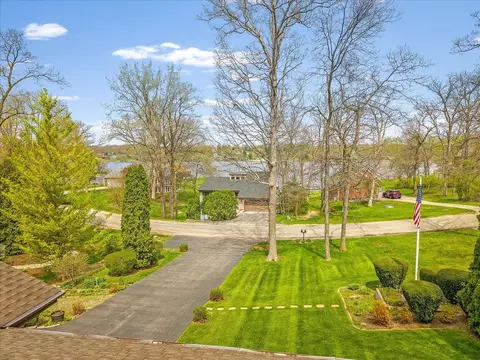 Exterior - 548 Baintree Rd, Lake Summerset, IL 61019 photo 3 of 30