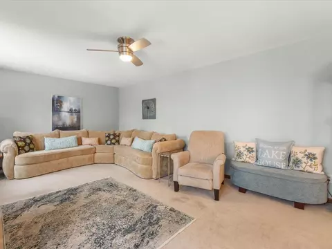 Living - 548 Baintree Rd, Lake Summerset, IL 61019 photo 3 of 9