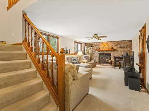 Living - 548 Baintree Rd, Lake Summerset, IL 61019 photo 5 of 9