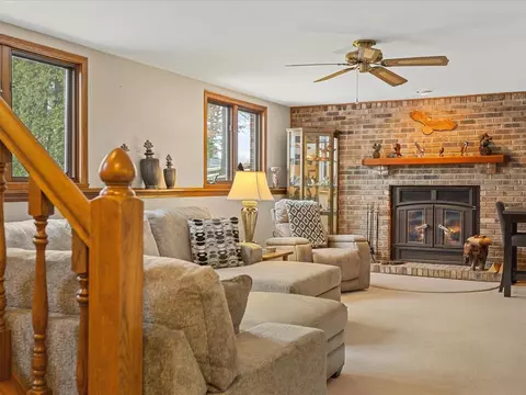 Living - 548 Baintree Rd, Lake Summerset, IL 61019 photo 6 of 9