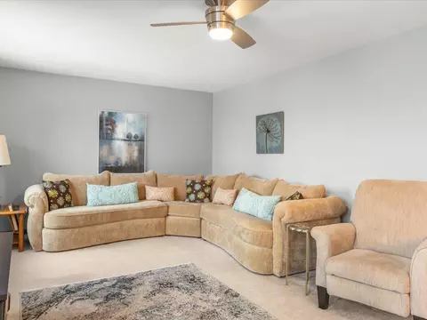 Living - 548 Baintree Rd, Lake Summerset, IL 61019 photo 2 of 9