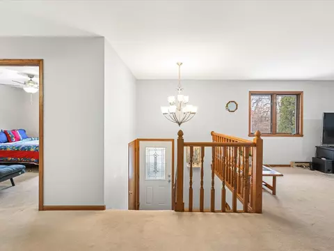 Entry Way - 548 Baintree Rd, Lake Summerset, IL 61019 photo 3 of 4