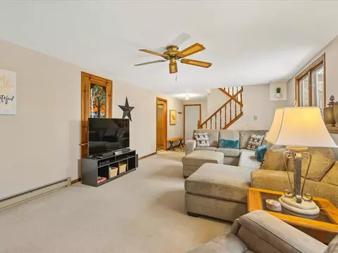 Living - 548 Baintree Rd, Lake Summerset, IL 61019 photo 8 of 9