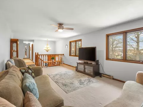 Living - 548 Baintree Rd, Lake Summerset, IL 61019 photo 4 of 9