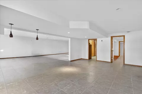 8306 E Crockett Rd, Roscoe, IL 61073 photo 32