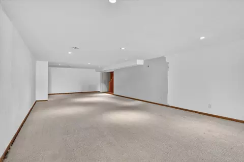 8306 E Crockett Rd, Roscoe, IL 61073 photo 30