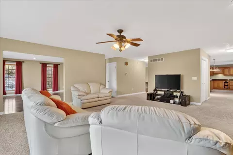 8306 E Crockett Rd, Roscoe, IL 61073 photo 26