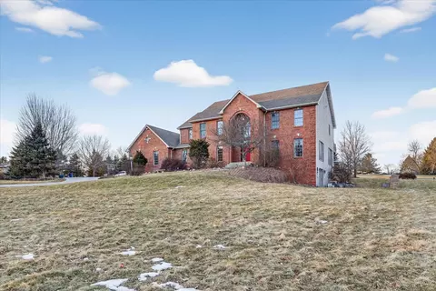 8306 E Crockett Rd, Roscoe, IL 61073 photo 6