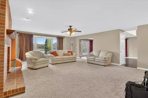 8306 E Crockett Rd, Roscoe, IL 61073 photo 23
