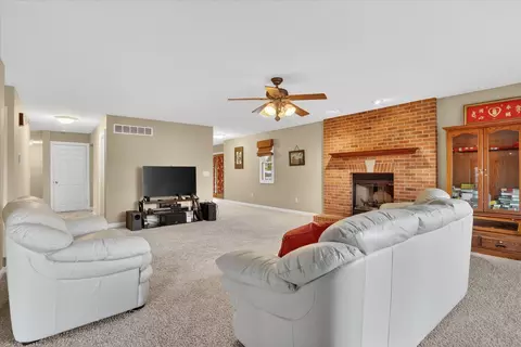 8306 E Crockett Rd, Roscoe, IL 61073 photo 25