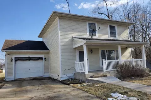 814 Cambridge Ave, Rockford, IL 61102