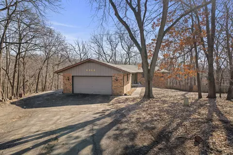 6466 Thorncrest Dr, Rockford, IL 61109