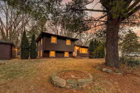 2810 Brentwood Ln, Mchenry, IL 60050