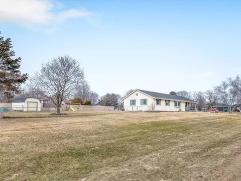 11818 Balsa Ln, Roscoe, IL 61073 photo 2