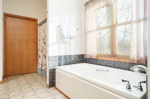 Bath - 19905 State Line Rd, Harvard, IL 60033 photo 3 of 5