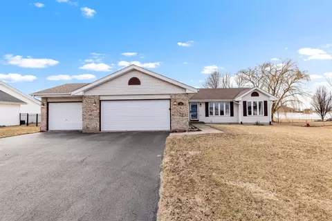 182 Autumnwood Ln, Davis Junction, IL 61020