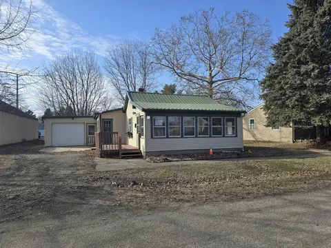 204 N Pecatonica St, Winnebago, IL 61088