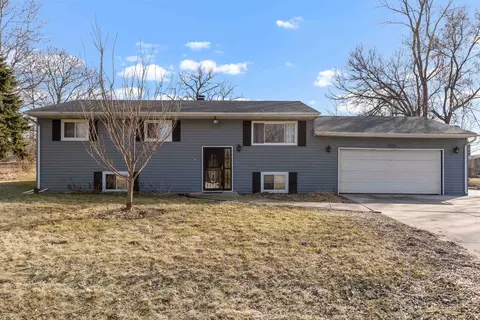 5860 Kirkwood Cir, Rockford, IL 61109